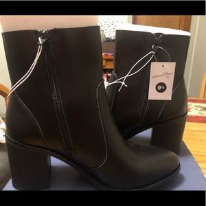 Boots size 9.5 brand new